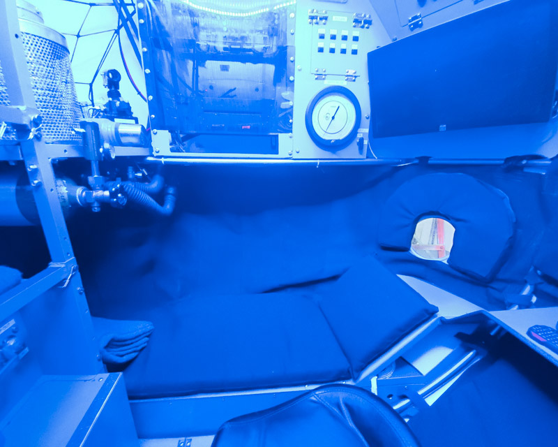 interior-pisces-vi-submarine