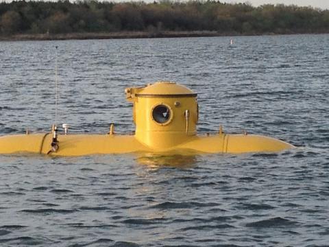 first-submarine-vi