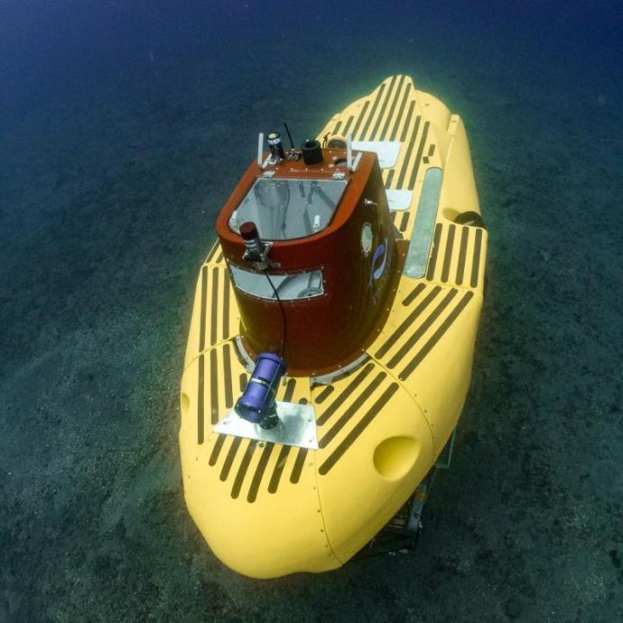 pisces-submarine-underwater